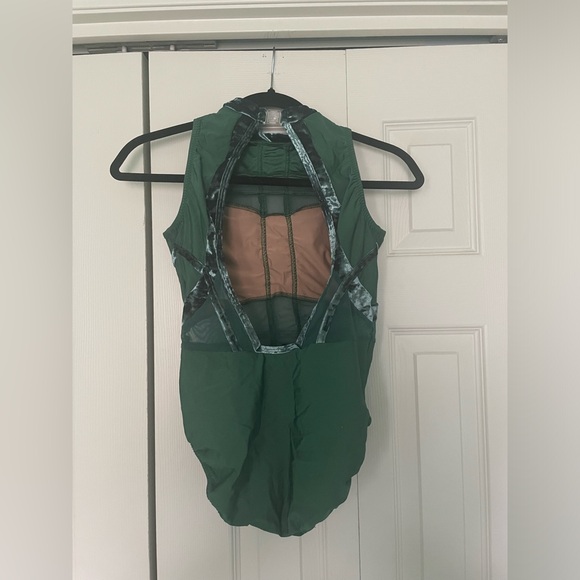 Dance Costume - Picture 2 of 3